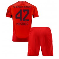 Camiseta Bayern Munich Jamal Musiala #42 Primera Equipación para niños 2024-25 manga corta (+ pantalones cortos)